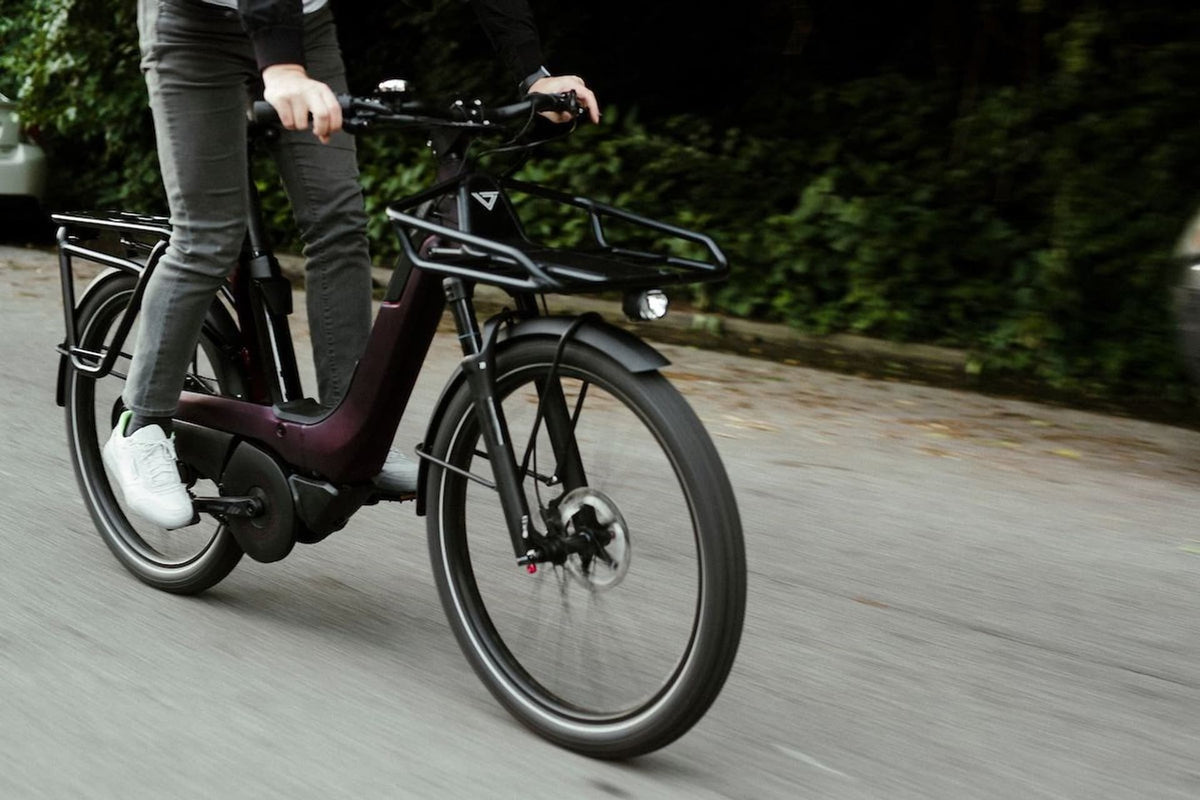 Vaast Bikes E/1 Enviolo 27.5 E-Bike - Vibrant Berry Red-Black Cherry